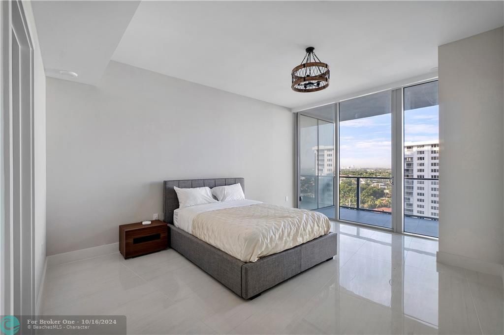 Recently Sold: $3,750,000 (3 beds, 3 baths, 2787 Square Feet)