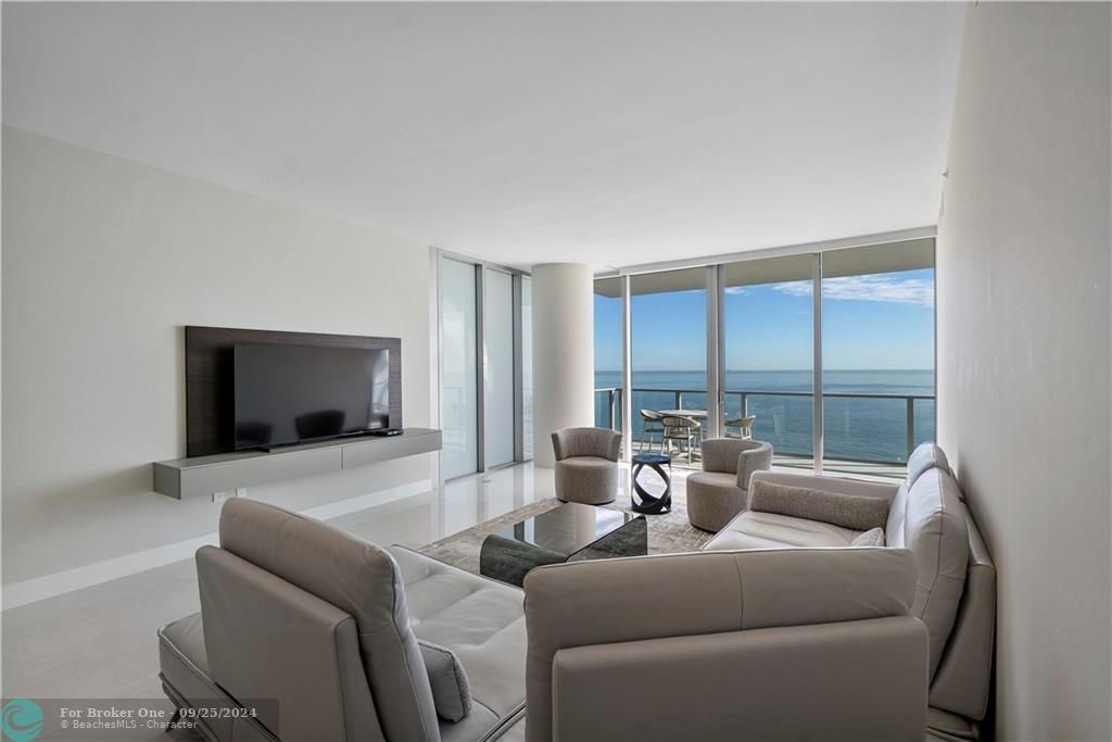 Recently Sold: $3,750,000 (3 beds, 3 baths, 2787 Square Feet)