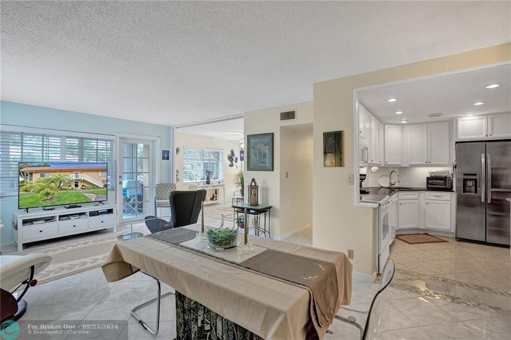 Recently Sold: $300,000 (2 beds, 2 baths, 1180 Square Feet)