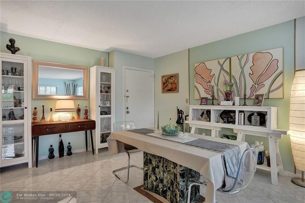 Recently Sold: $300,000 (2 beds, 2 baths, 1180 Square Feet)