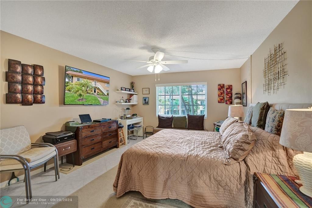 Recently Sold: $300,000 (2 beds, 2 baths, 1180 Square Feet)