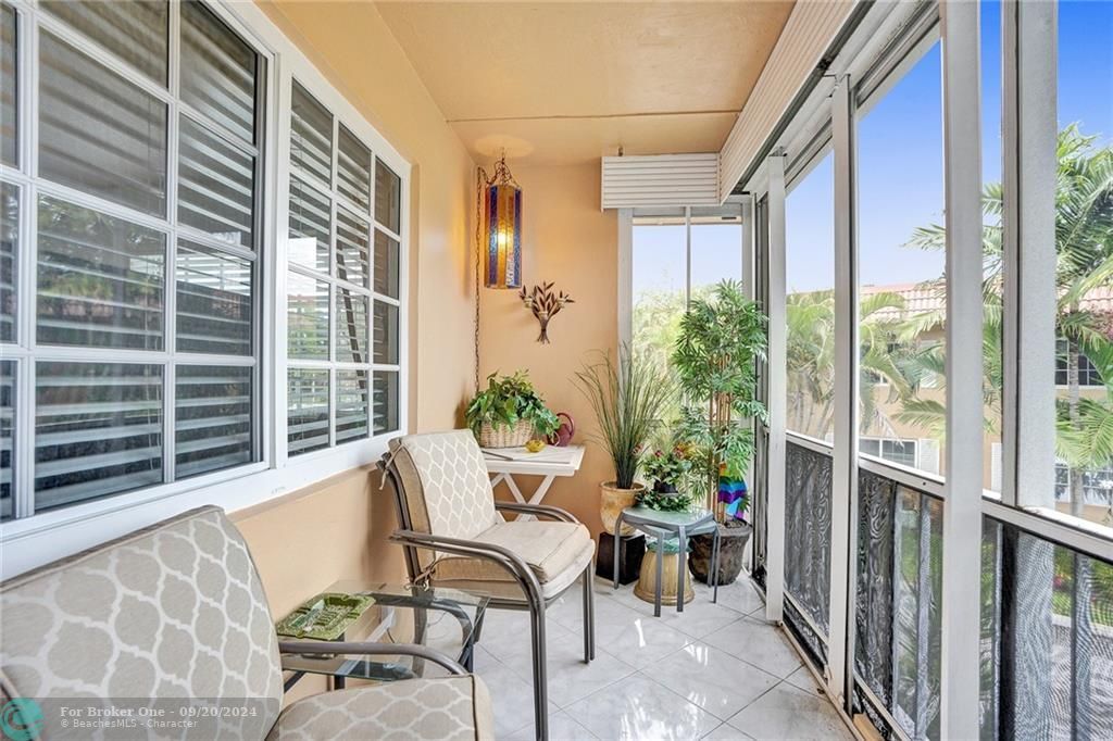 Recently Sold: $300,000 (2 beds, 2 baths, 1180 Square Feet)