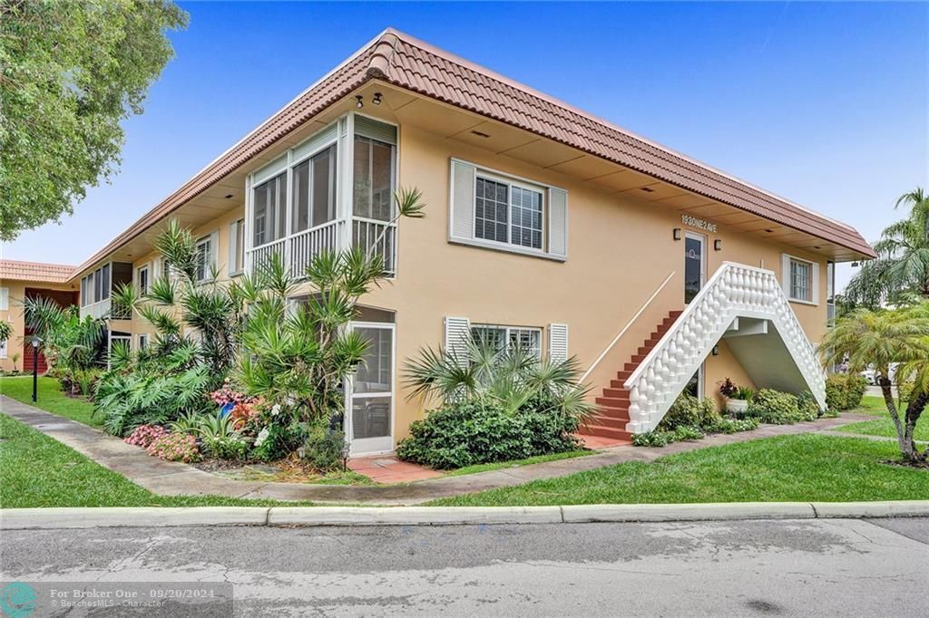 Recently Sold: $300,000 (2 beds, 2 baths, 1180 Square Feet)