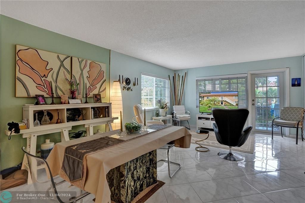 Recently Sold: $300,000 (2 beds, 2 baths, 1180 Square Feet)