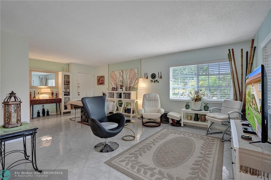 Recently Sold: $300,000 (2 beds, 2 baths, 1180 Square Feet)