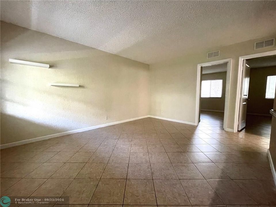 Recently Sold: $210,000 (2 beds, 1 baths, 616 Square Feet)