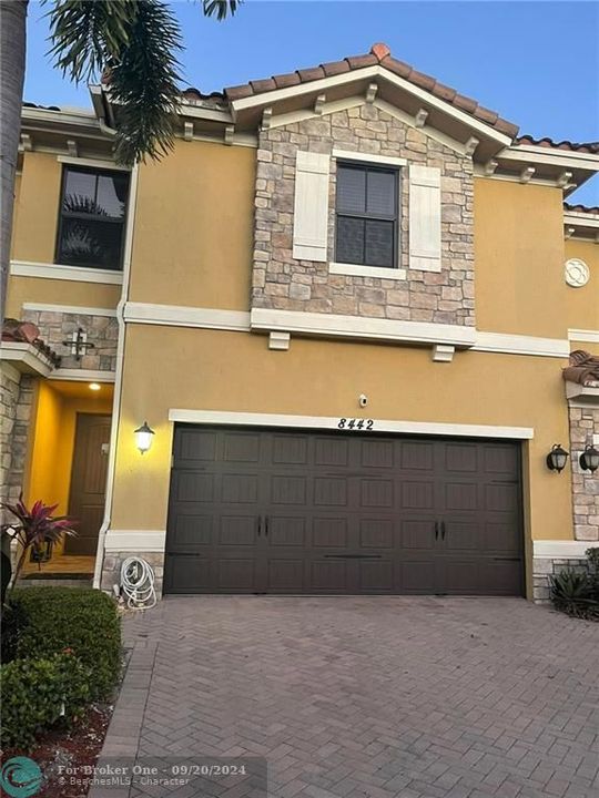 Recently Sold: $610,000 (4 beds, 3 baths, 1993 Square Feet)