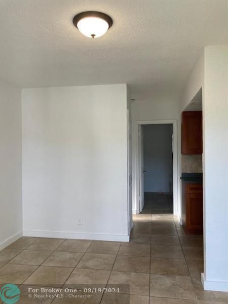 Active With Contract: $1,495 (2 beds, 1 baths, 800 Square Feet)