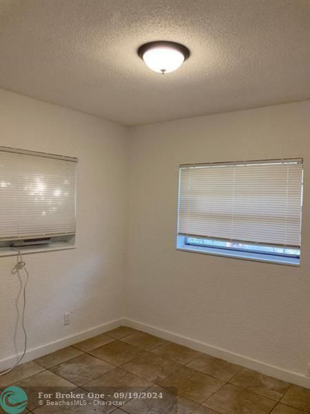 Active With Contract: $1,495 (2 beds, 1 baths, 800 Square Feet)