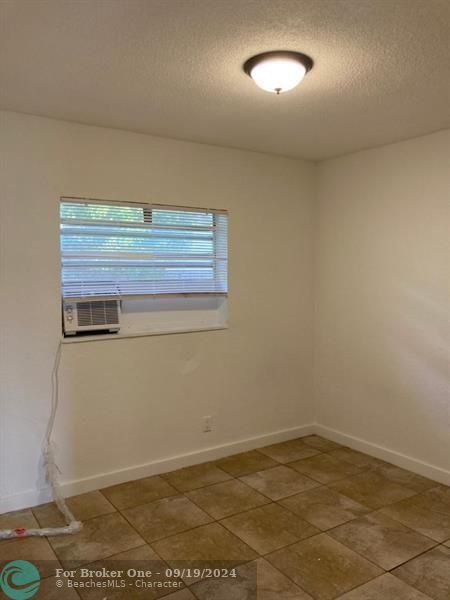 Active With Contract: $1,495 (2 beds, 1 baths, 800 Square Feet)