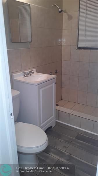 Active With Contract: $1,350 (1 beds, 1 baths, 1536 Square Feet)