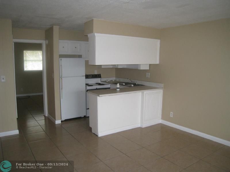 Active With Contract: $1,250 (1 beds, 1 baths, 500 Square Feet)