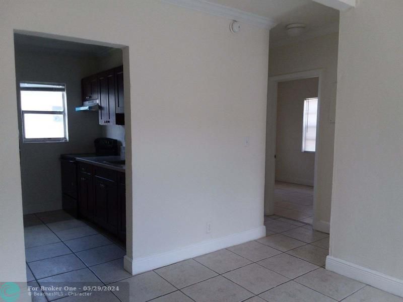 Active With Contract: $1,500 (2 beds, 1 baths, 750 Square Feet)