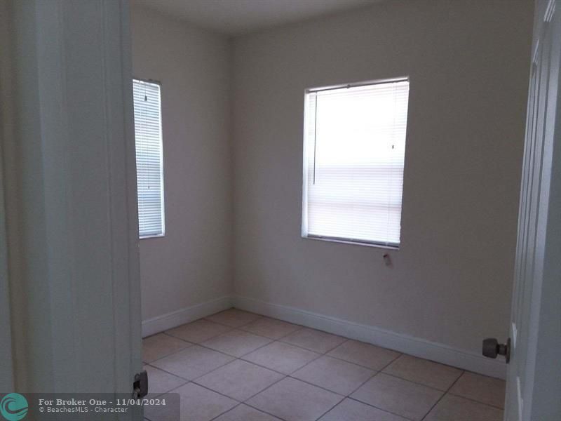 Active With Contract: $1,500 (2 beds, 1 baths, 750 Square Feet)