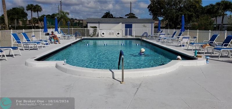 Active With Contract: $1,500 (1 beds, 1 baths, 1040 Square Feet)