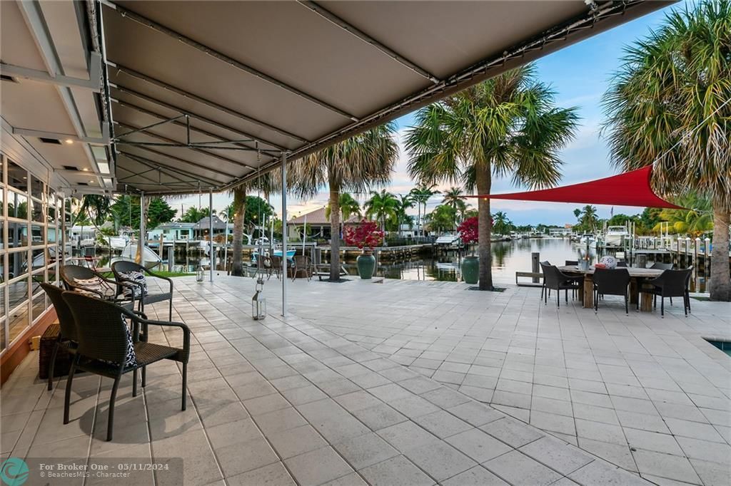 Recently Sold: $1,900,000 (3 beds, 3 baths, 2093 Square Feet)