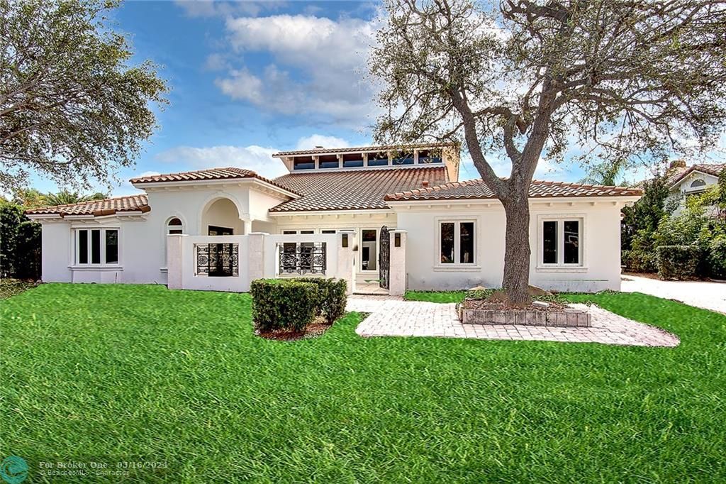 Recently Sold: $3,200,000 (5 beds, 4 baths, 5351 Square Feet)