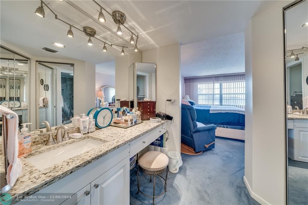 Recently Sold: $235,000 (2 beds, 2 baths, 1351 Square Feet)