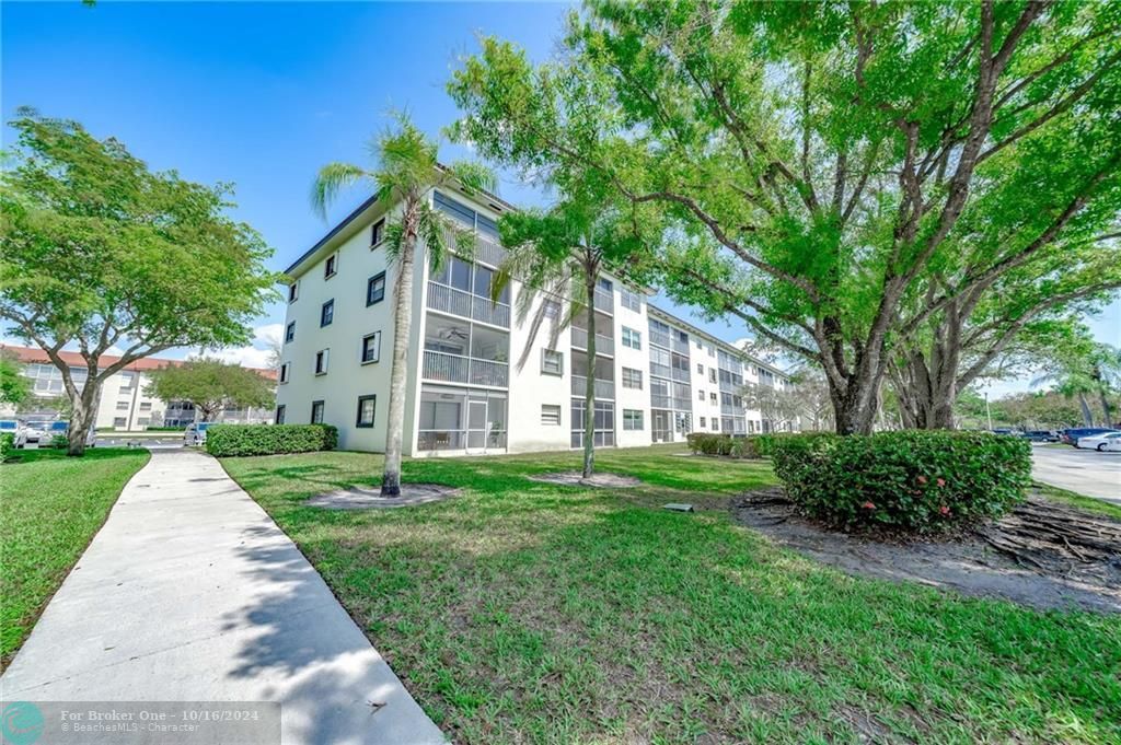 Recently Sold: $235,000 (2 beds, 2 baths, 1351 Square Feet)