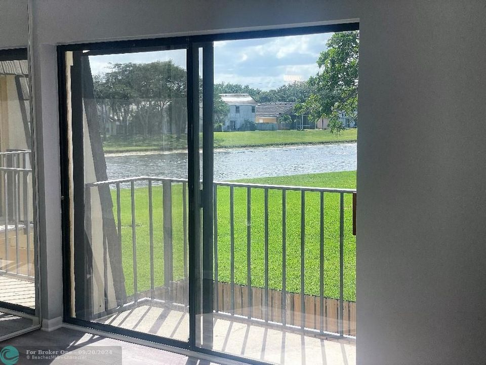 Vendido Recientemente: $349,900 (2 camas, 2 baños, 1236 Pies cuadrados)