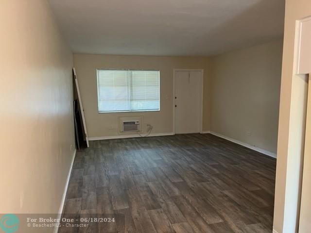 Active With Contract: $1,400 (1 beds, 1 baths, 6154 Square Feet)
