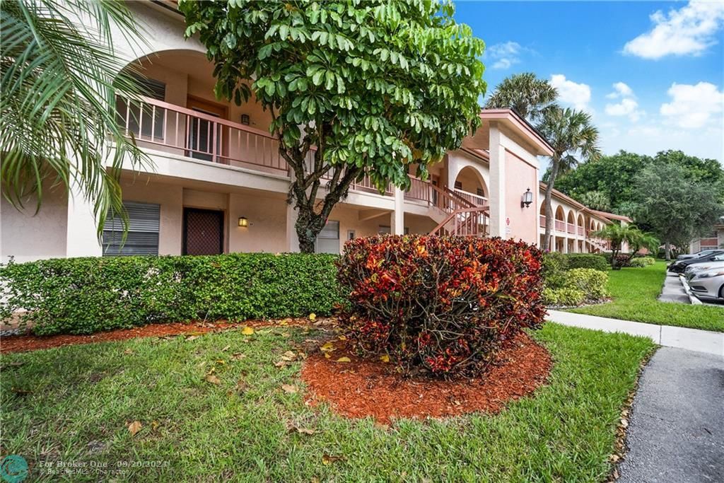 Recently Sold: $160,000 (2 beds, 2 baths, 938 Square Feet)