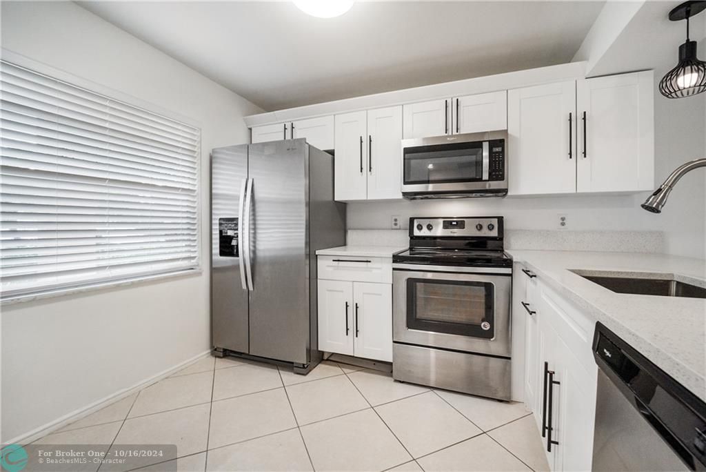 Recently Sold: $160,000 (2 beds, 2 baths, 938 Square Feet)