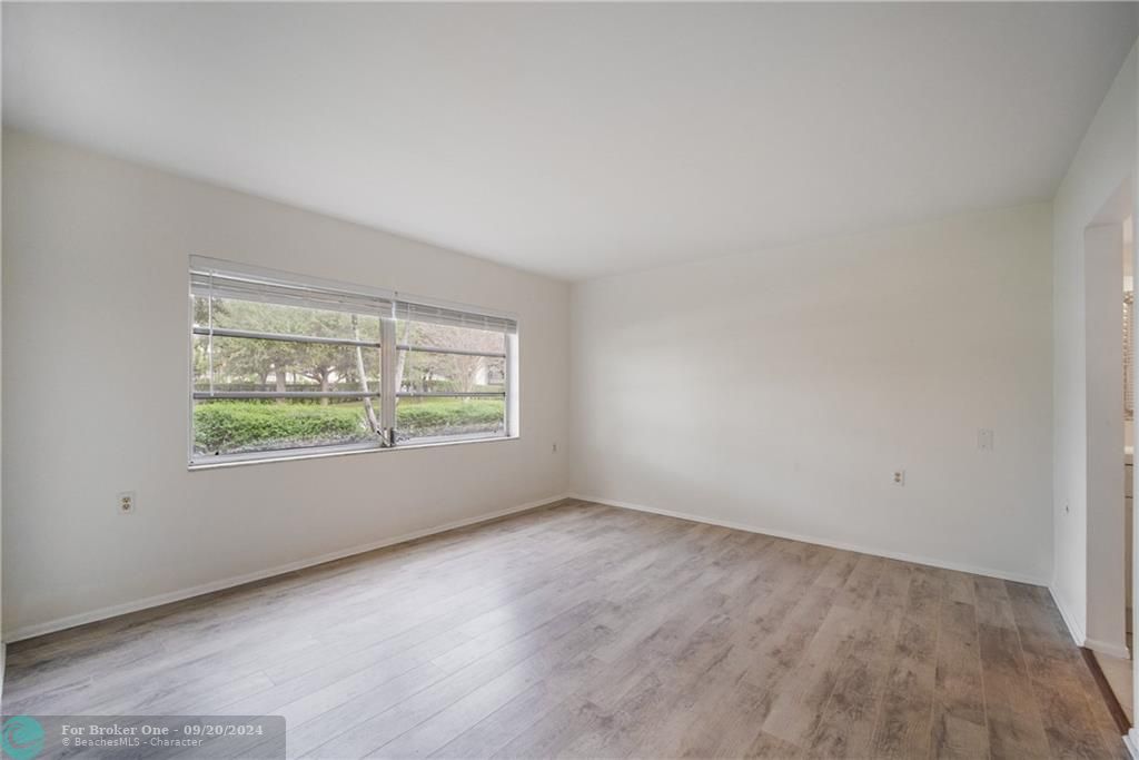 Recently Sold: $160,000 (2 beds, 2 baths, 938 Square Feet)