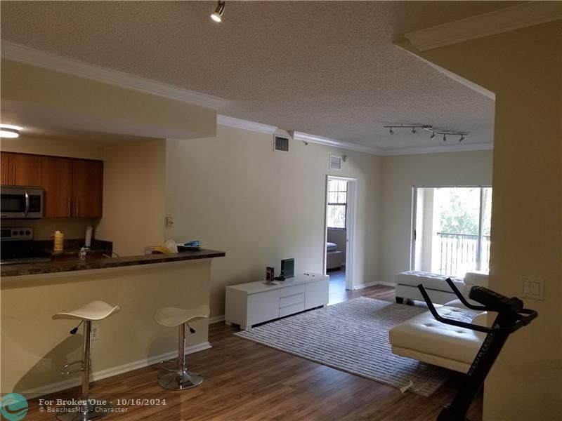 Vendido Recientemente: $309,900 (3 camas, 2 baños, 1315 Pies cuadrados)