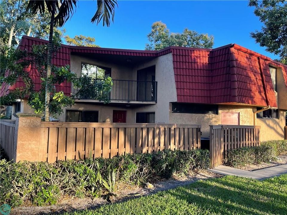 Vendido Recientemente: $296,000 (2 camas, 2 baños, 1302 Pies cuadrados)