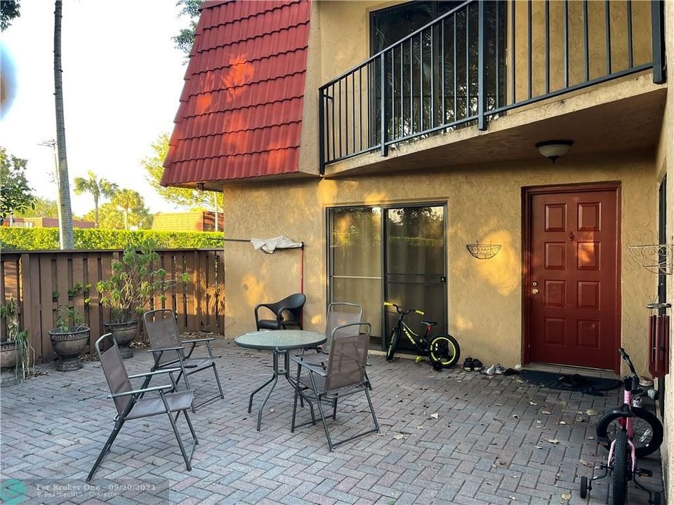 Recently Sold: $296,000 (2 beds, 2 baths, 1302 Square Feet)