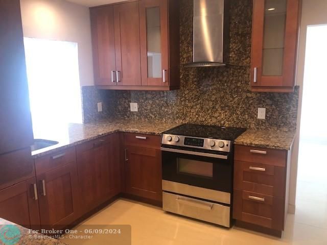 Recently Rented: $7,000 (3 beds, 2 baths, 2437 Square Feet)