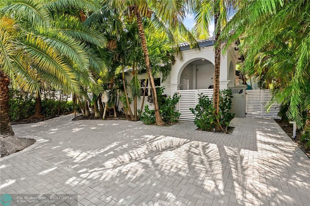 Recently Sold: $2,100,000 (3 beds, 3 baths, 3180 Square Feet)