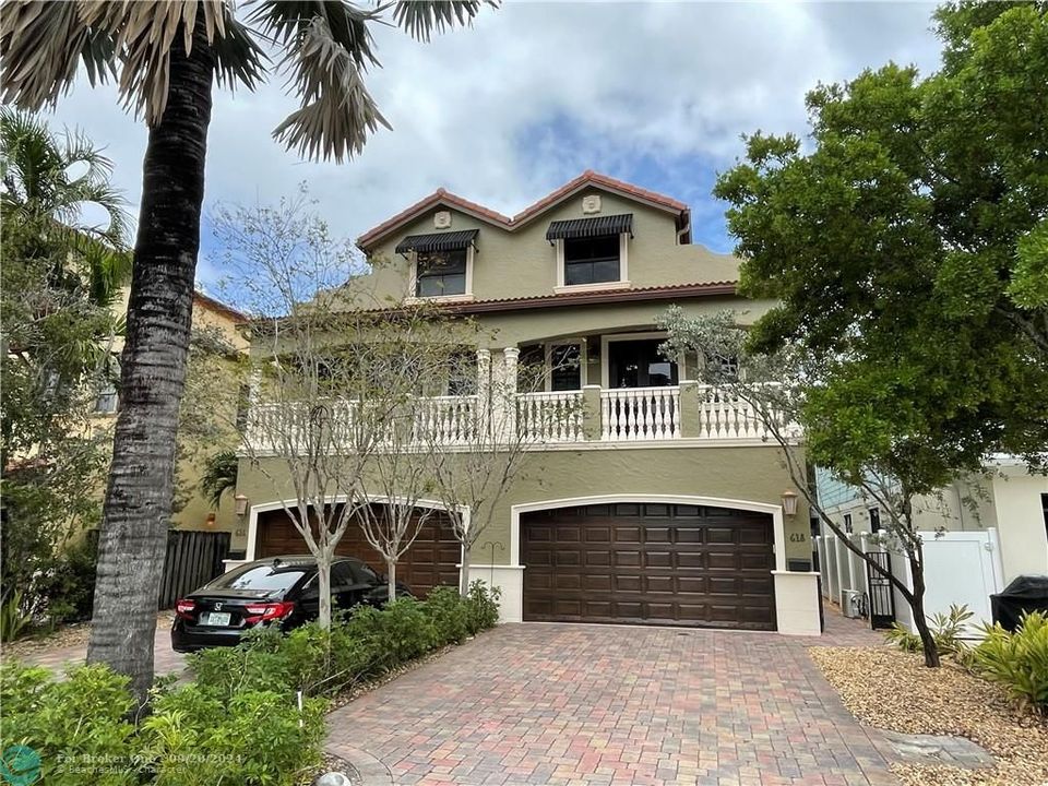 Recently Sold: $800,000 (3 beds, 3 baths, 2752 Square Feet)