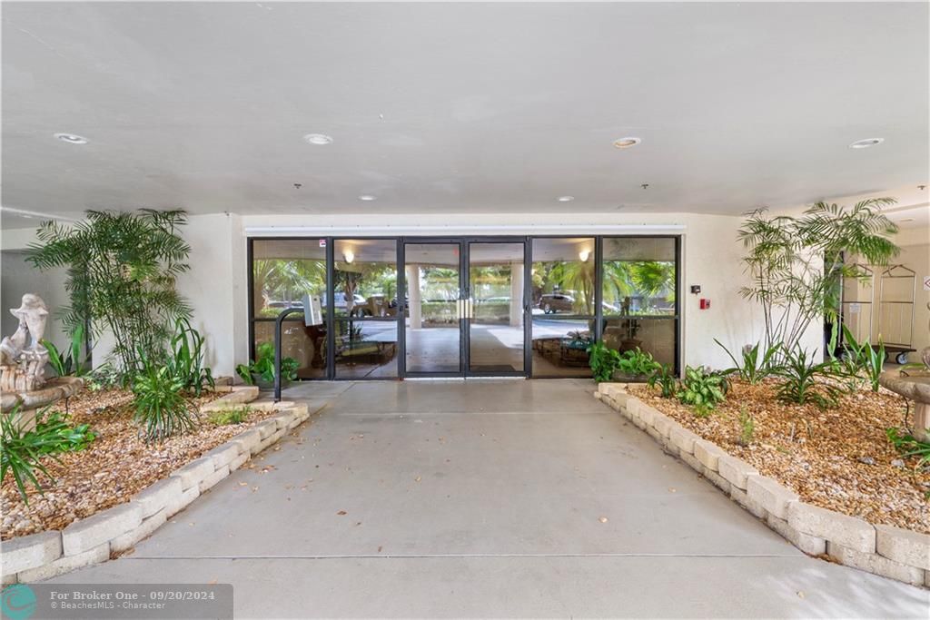 Recently Sold: $595,000 (3 beds, 2 baths, 1072 Square Feet)