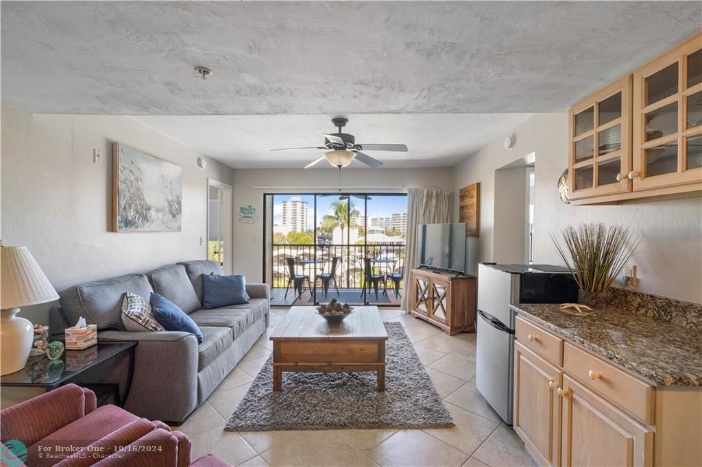 Recently Sold: $595,000 (3 beds, 2 baths, 1072 Square Feet)