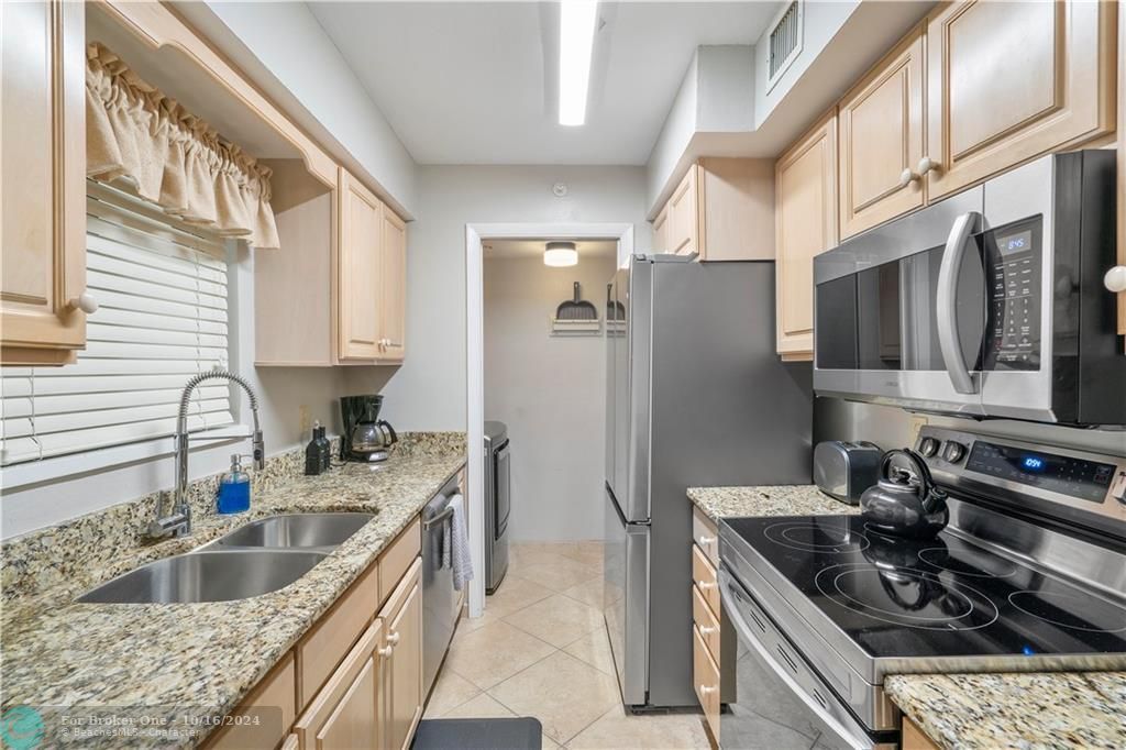 Recently Sold: $595,000 (3 beds, 2 baths, 1072 Square Feet)