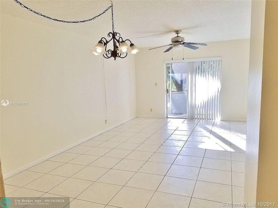 Recently Rented: $1,650 (2 beds, 2 baths, 920 Square Feet)