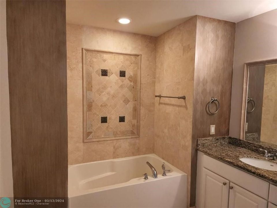 最近售出: $499,000 (2 贝兹, 2 浴室, 1368 平方英尺)