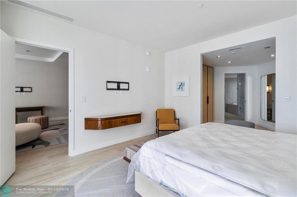 Recently Sold: $3,900,000 (2 beds, 2 baths, 1355 Square Feet)