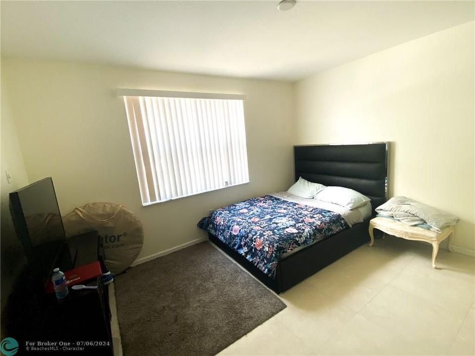 Active With Contract: $2,700 (3 beds, 2 baths, 1183 Square Feet)
