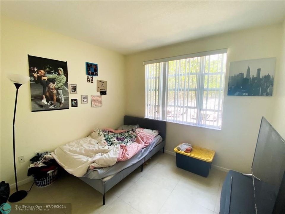 Active With Contract: $2,700 (3 beds, 2 baths, 1183 Square Feet)