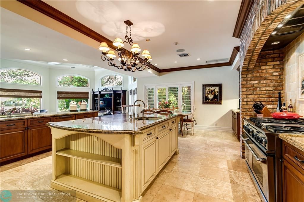 Recently Sold: $6,495,000 (5 beds, 6 baths, 6349 Square Feet)