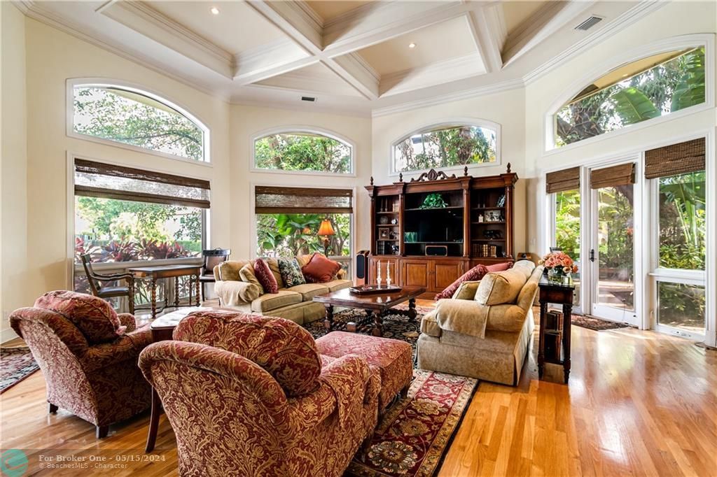 Recently Sold: $6,495,000 (5 beds, 6 baths, 6349 Square Feet)