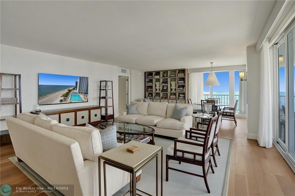 Recently Sold: $1,997,000 (3 beds, 2 baths, 2400 Square Feet)