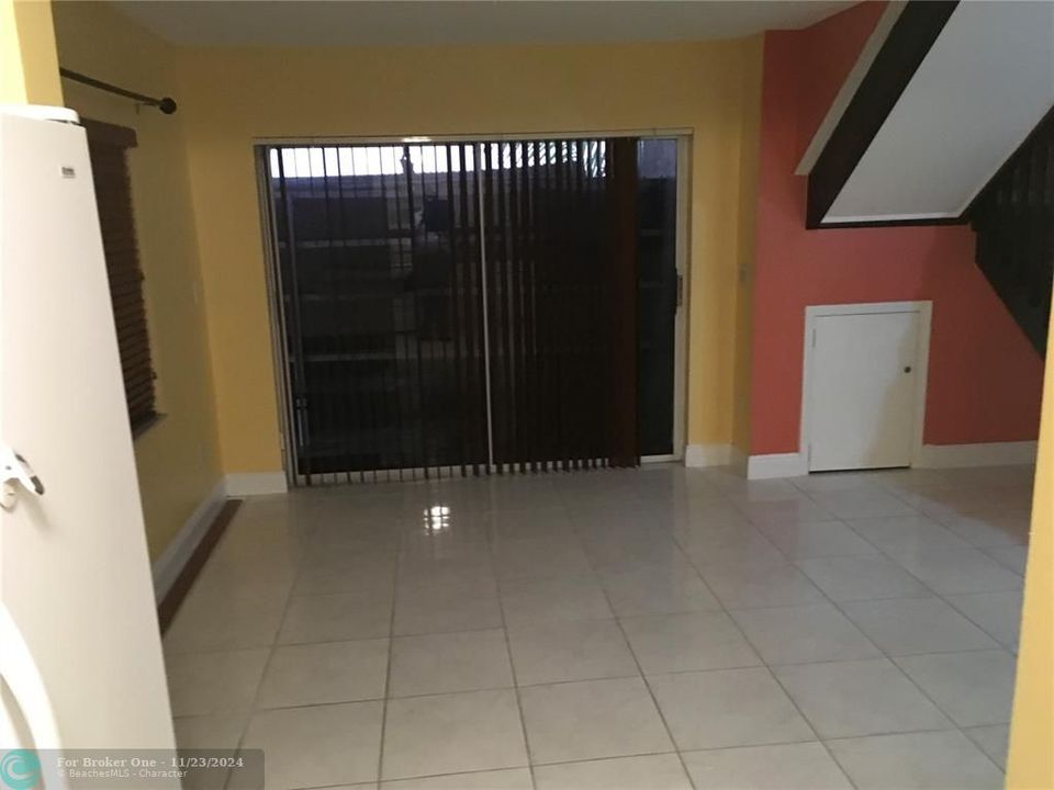 Activo con contrato: $3,500 (4 camas, 3 baños, 1809 Pies cuadrados)