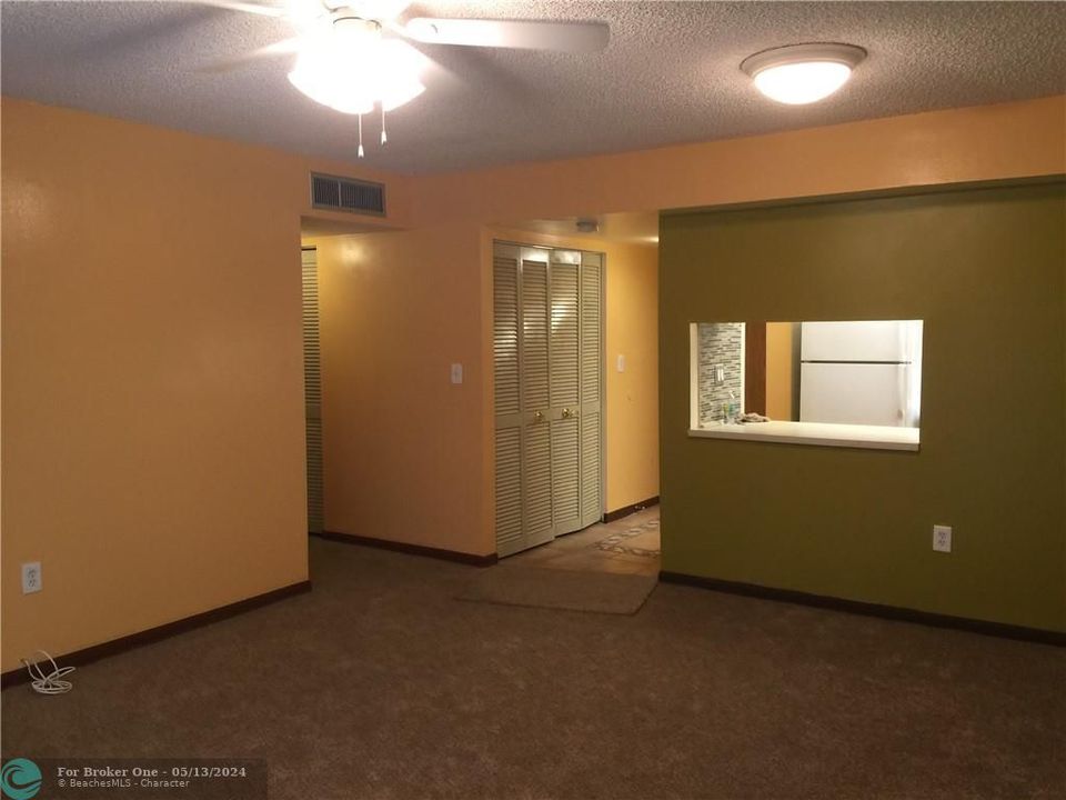 Recently Sold: $165,000 (1 beds, 1 baths, 717 Square Feet)