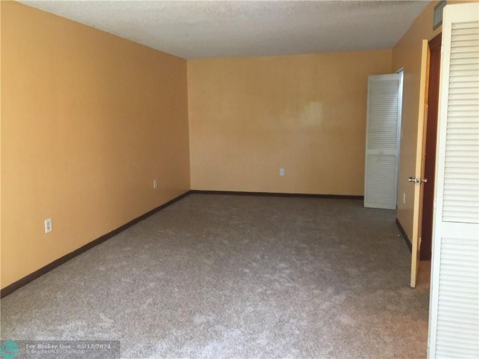 Recently Sold: $165,000 (1 beds, 1 baths, 717 Square Feet)