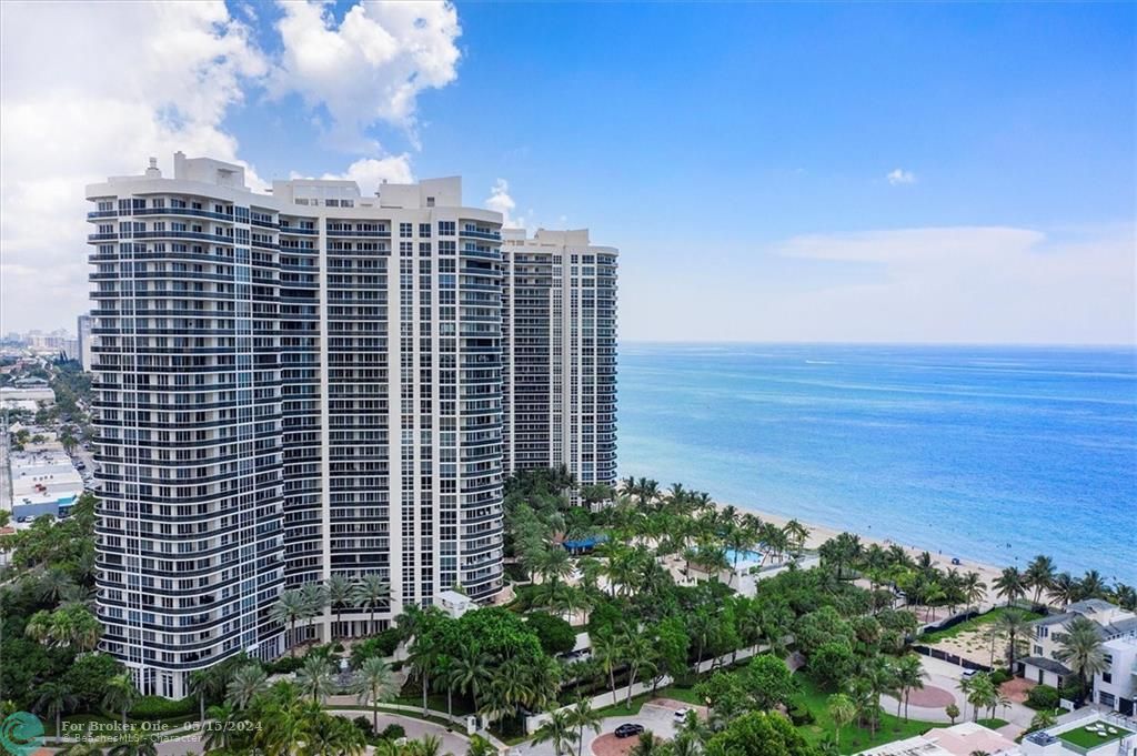 Recently Sold: $3,199,000 (3 beds, 3 baths, 2318 Square Feet)
