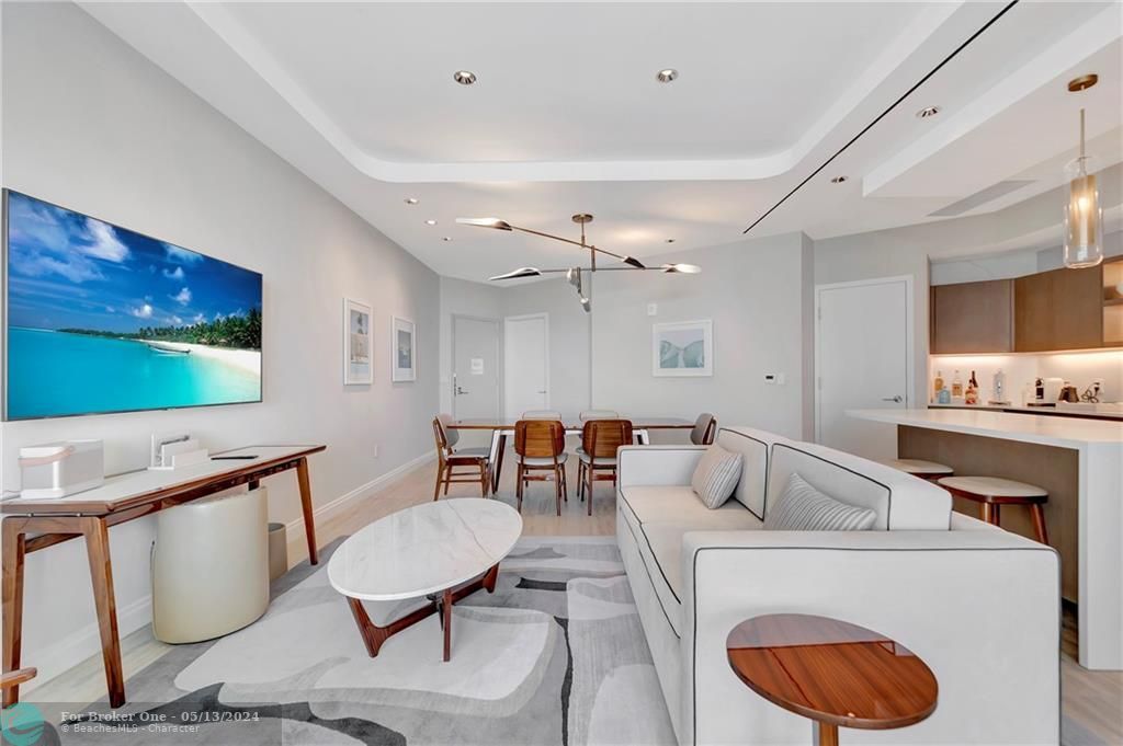 Recently Sold: $4,000,000 (2 beds, 2 baths, 1794 Square Feet)